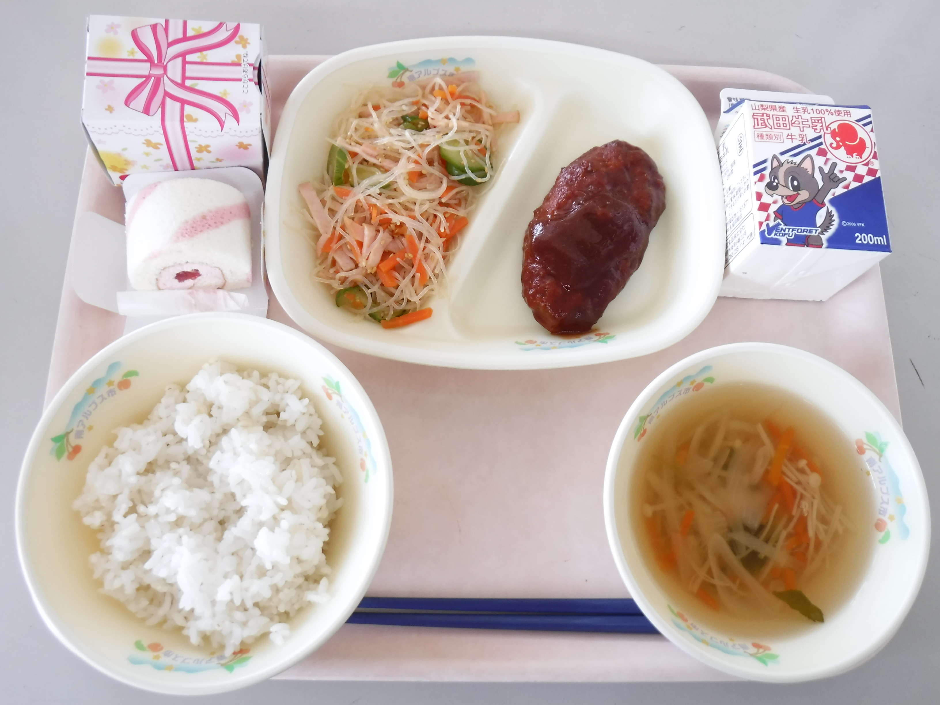 R5.3.8中学校卒業お祝い給食.JPG