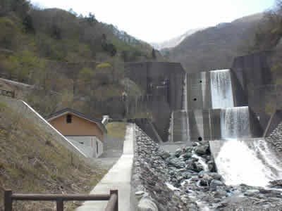 発電所周辺（下流から見た写真）