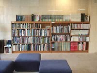 春仙美術館・図書コーナー